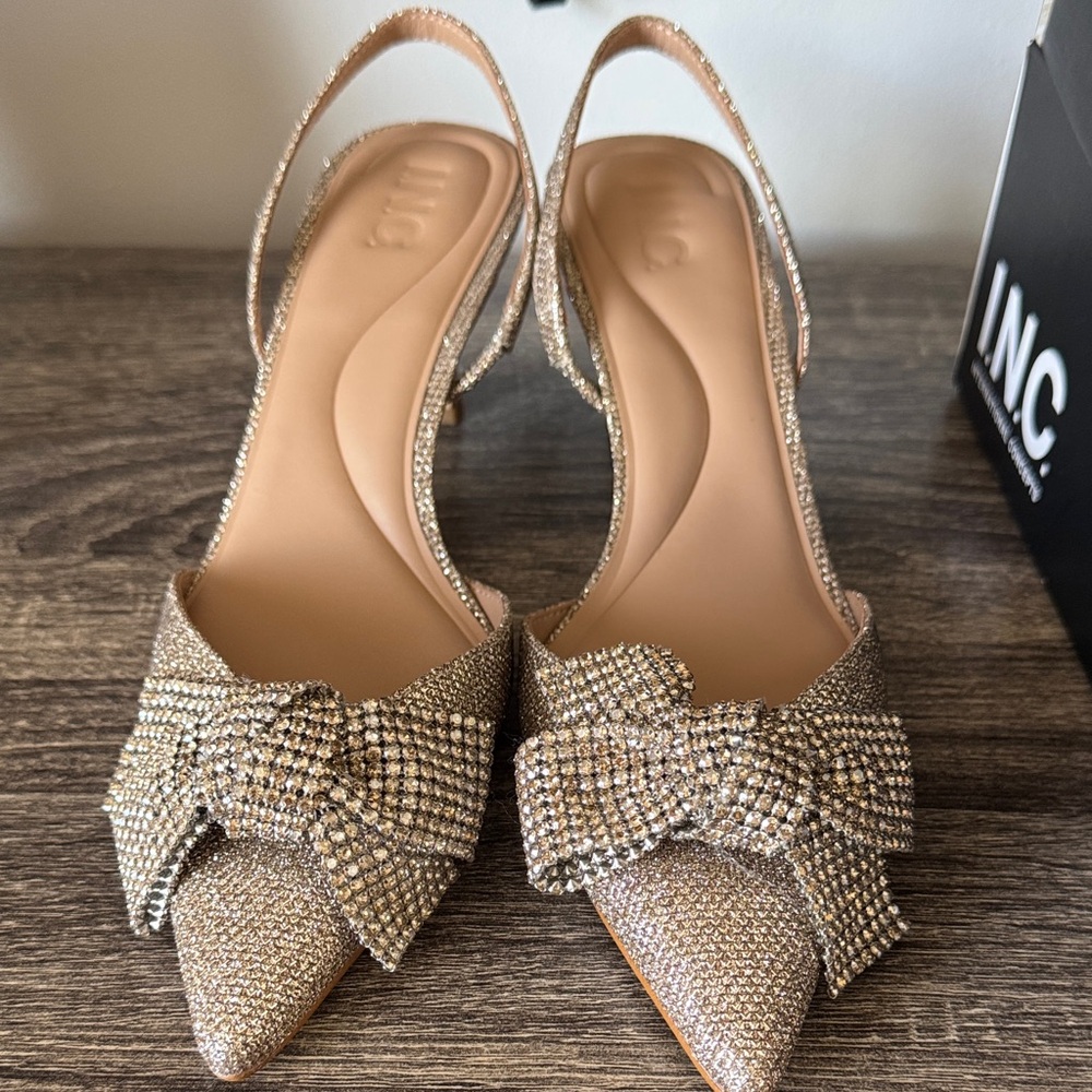 NEW INC International Concepts Women's Glittering Gold Heels